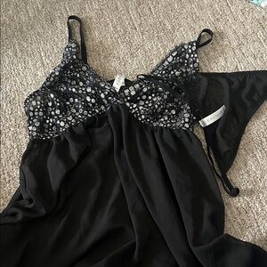 Cacique 18/20 Black and Silver Floral Lace Set (nwot but plastic tag connected)